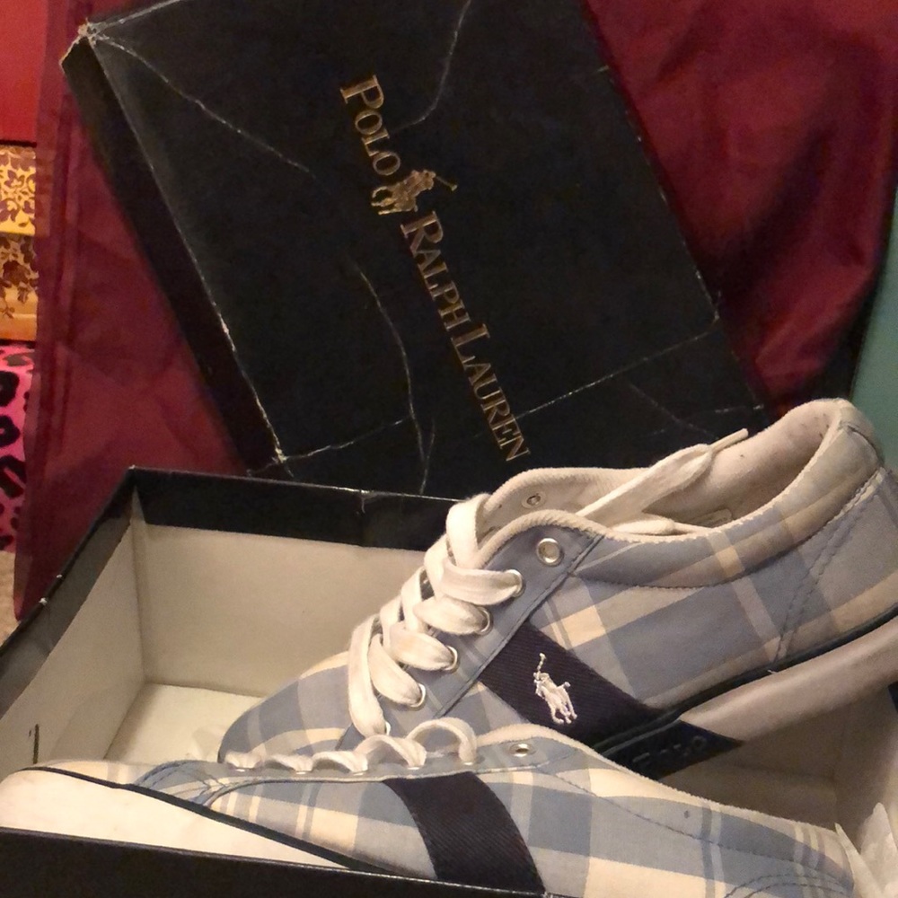 Sneakers